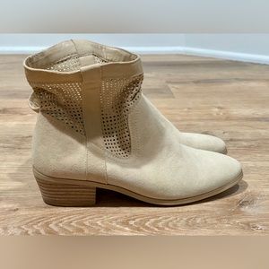 NEW Sole Society Cream Tashi Ankle Boot Size 7.5